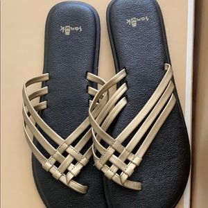 Sanuk Flip Flops